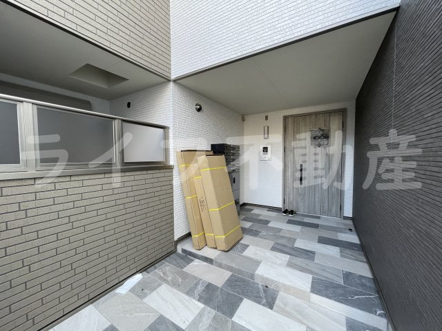 クリエオーレ宝持のエントランス|落ち着いたエントランスです