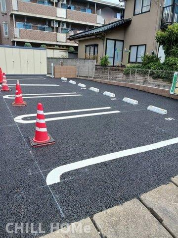ハーモニー　カーサの駐車場|当社、チルホームのHPもご覧ください(^^)/物件情報多数♪