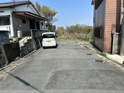 【前面道路含む現地写真】 | 松浦町売地 | 開放感溢れる高台の暮らし。70坪超の広々敷地で夢のマイホーム。