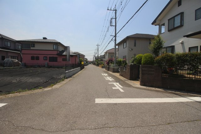 《分譲地》下野市祇園5丁目　全2区画の前面道路含む現地写真|分譲地西側道路（2026年5月撮影）