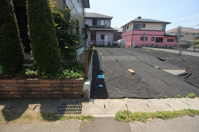 《分譲地》下野市祇園5丁目　全2区画の外観|分譲地東側との境界部分（2026年5月撮影）