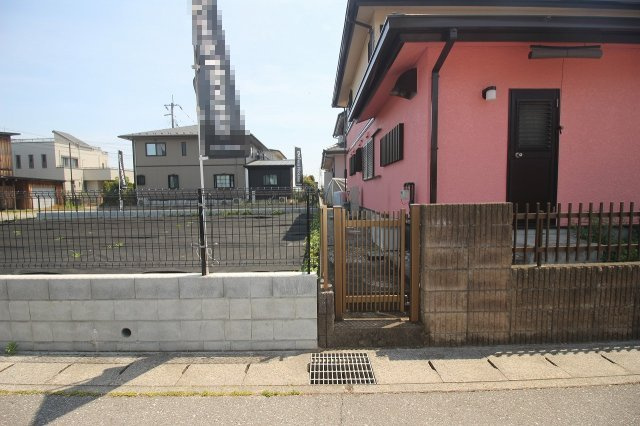 《分譲地》下野市祇園5丁目　全2区画の外観|分譲地南側との境界部分（2026年5月撮影）