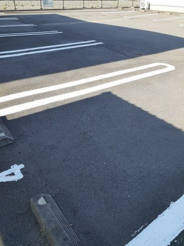 サンライズ　Ａの駐車場|駐車場に車を止められます