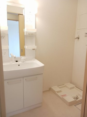 カーサ　デッレ　アルピＡの洗面所|明るい洗面所です