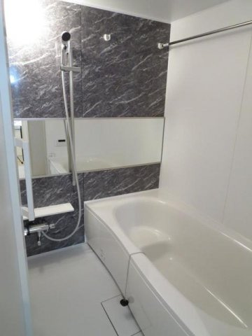 リヒト・コオリ　弐の浴室|落ち着いた空間のお風呂です