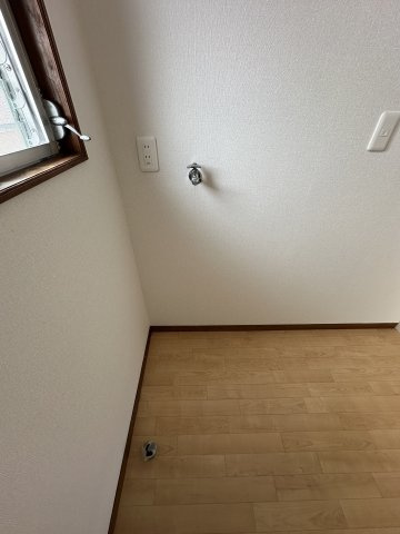 【設備】 | コーポオメガ | 室内洗濯機置き場です