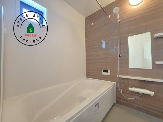 福岡市東区若宮4丁目第4-4棟（4号棟）　の内観：施工例|1日の疲れを癒してくれる広々バスルーム。雨の日のお洗濯にも大活躍な浴室乾燥機付です！