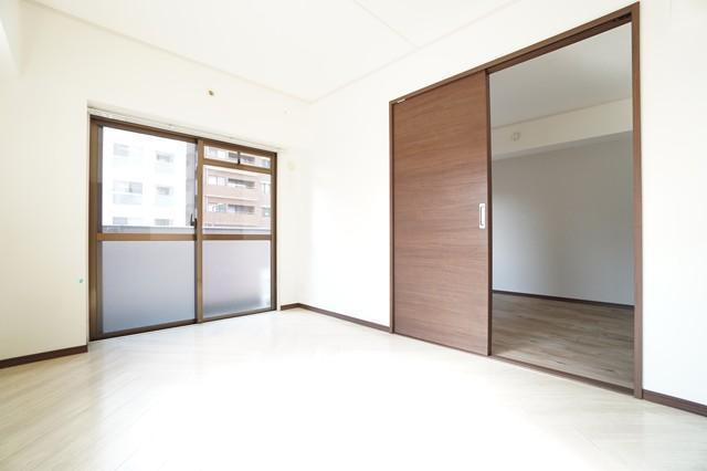 新品家具付きマンション高宮16(KaGood福岡)の居間・リビング|こちらの居間で趣味の時間をお楽しみください