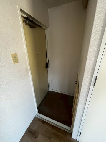 グランディア甲東園の玄関