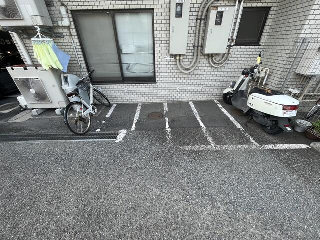 ヴェルセ用賀の駐車場