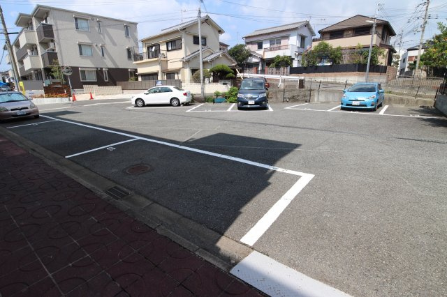 霞ヶ丘レジデンスの駐車場