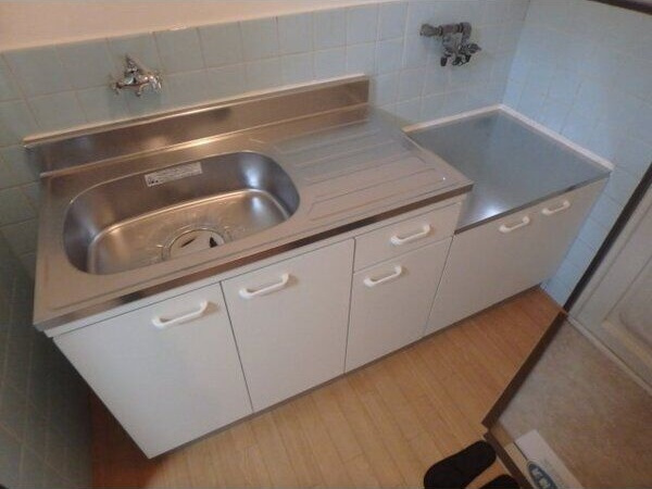 昇幸ハイツのキッチン|コンパクトなキッチンで掃除もラクラク