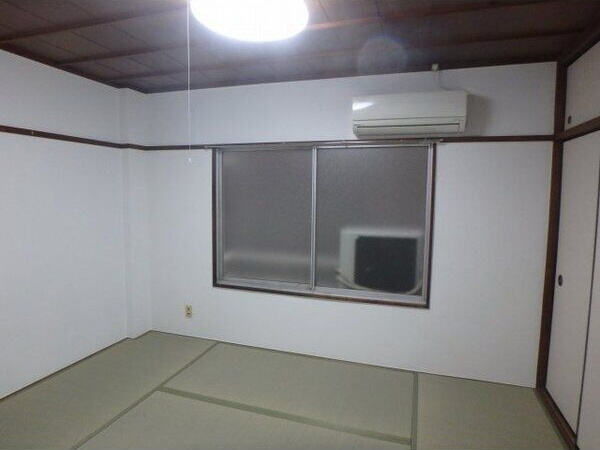 昇幸ハイツの寝室|開放的な寝室です