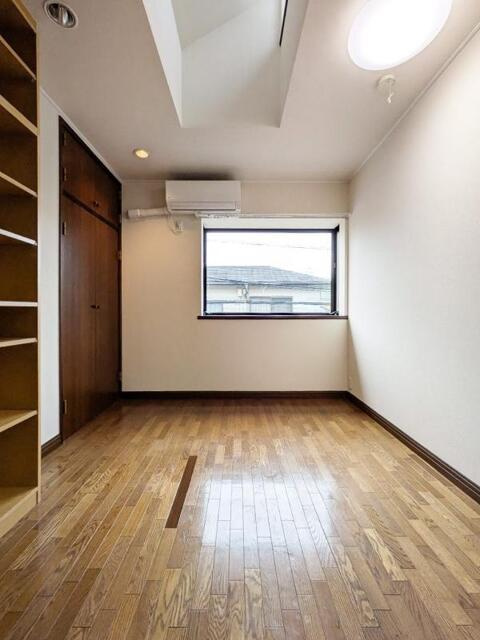 中目黒戸建の居間・リビング|セキュリティ 