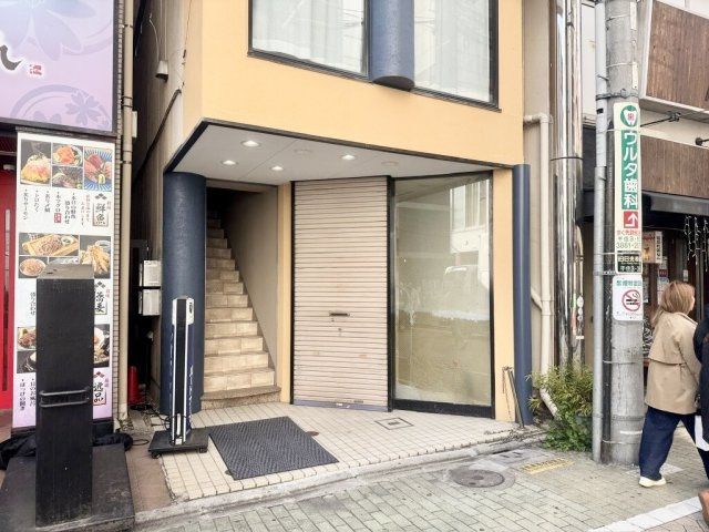 シルクビルのエントランス