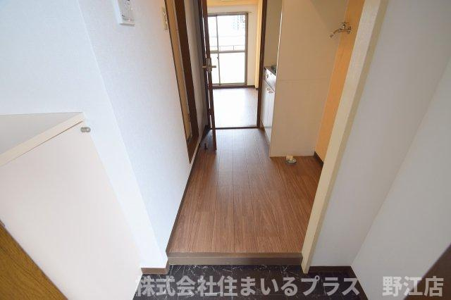 レジデンス関目の玄関