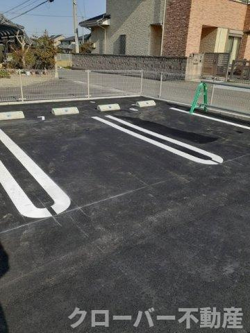 エトワールフィロントの駐車場