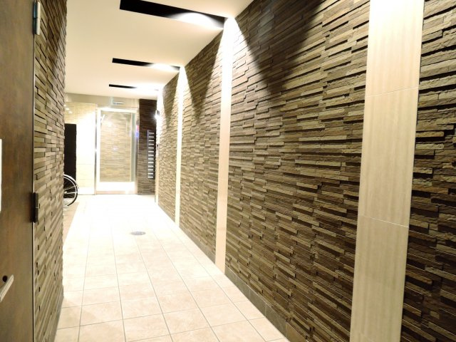 高槻市紺屋町の賃貸マンションのエントランス