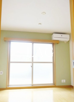 【居間・リビング】 | エクセシオーネ赤塚 | 洋室のお部屋です。