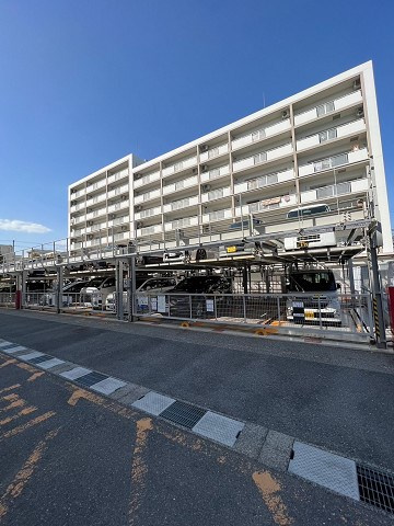 URルゼフィール立花　2号棟の駐車場|車をお持ちの方に嬉しい駐車場付きの物件です