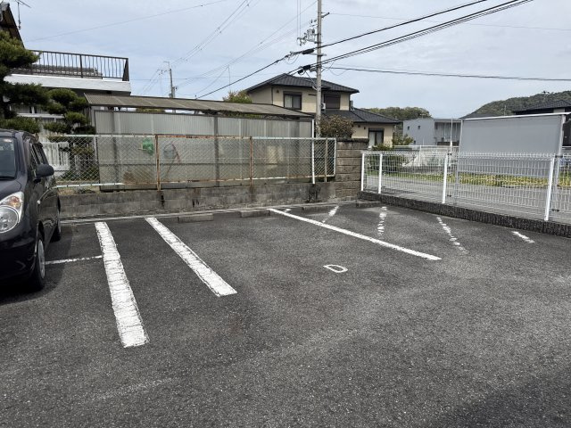 姫路市砥堀のハイツの駐車場