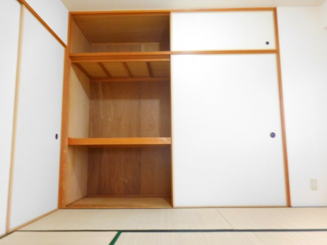 高槻市大蔵司２丁目の賃貸マンションの収納