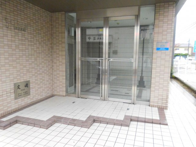 高槻市大蔵司２丁目の賃貸マンションのエントランス