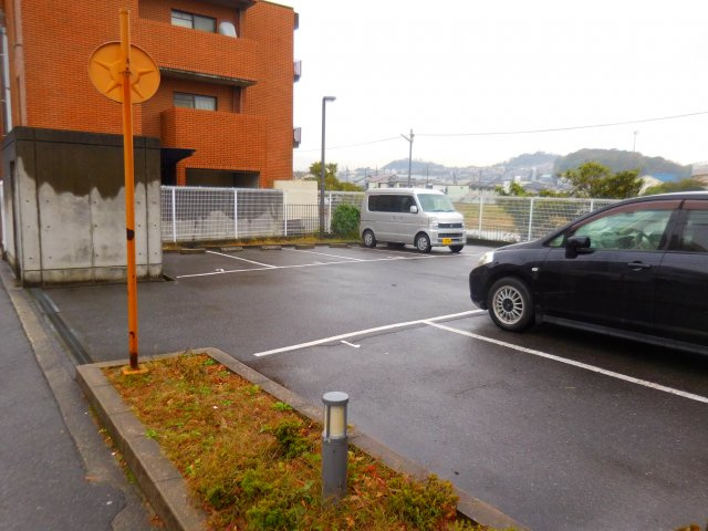 高槻市大蔵司２丁目の賃貸マンションの駐車場