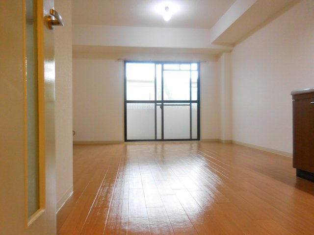 高槻市大蔵司２丁目の賃貸マンションの居間・リビング