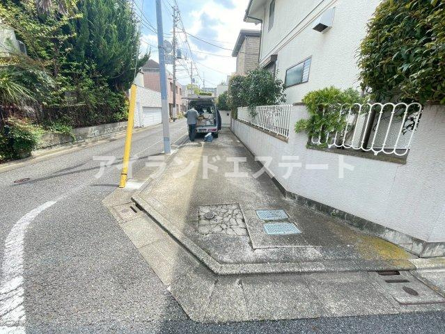 八雲テラスハウス　ネット無料　ペット相談　3方角部屋の駐車場