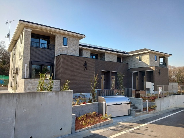 稲城市百村のアパート