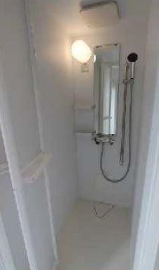 ウェルストン弥生町の浴室|シャワールームとトイレが分かれているのでバストイレ別でお探しの方にもおすすめです。
