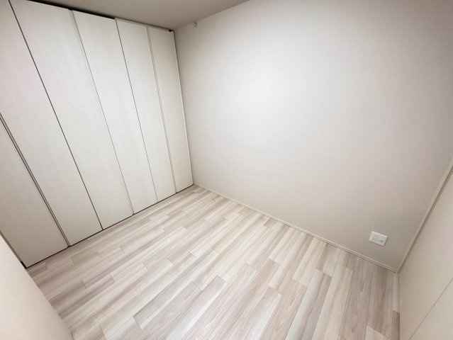 ルネ富雄の洋室