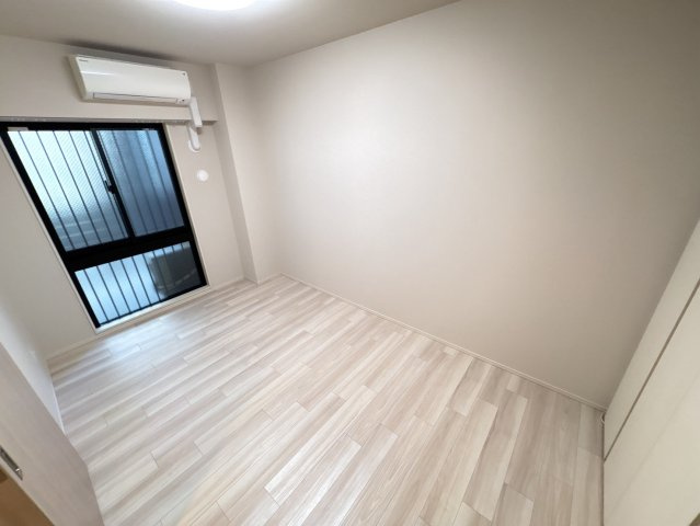 ルネ富雄の洋室