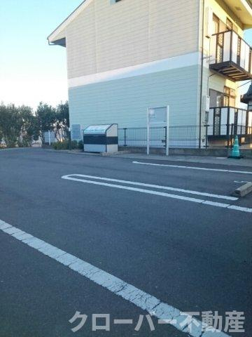 ニューコスモスの駐車場