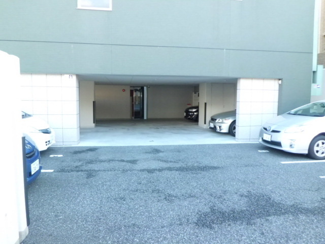 レジオン・ド・ヌールの駐車場