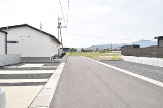 【前面道路含む現地写真】 | 鹿屋市旭原町　未入居戸建