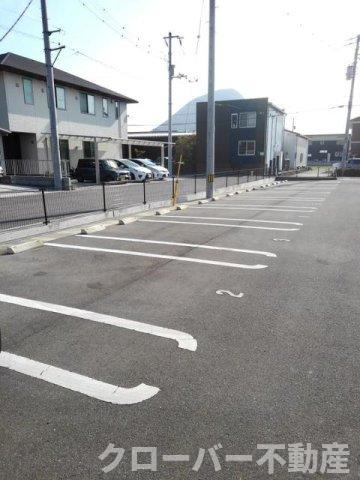 ヒルサイド・セレノの駐車場