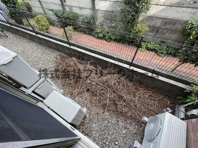 ペルシアーナ三鷹台のバルコニー