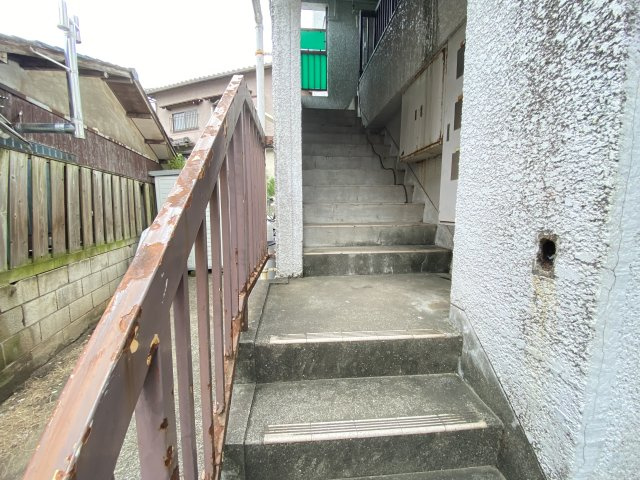松川建設ビルのエントランス
