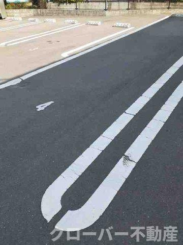 フィオーレ悠の駐車場