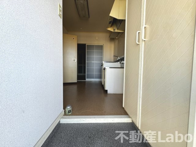 西ハイツの玄関