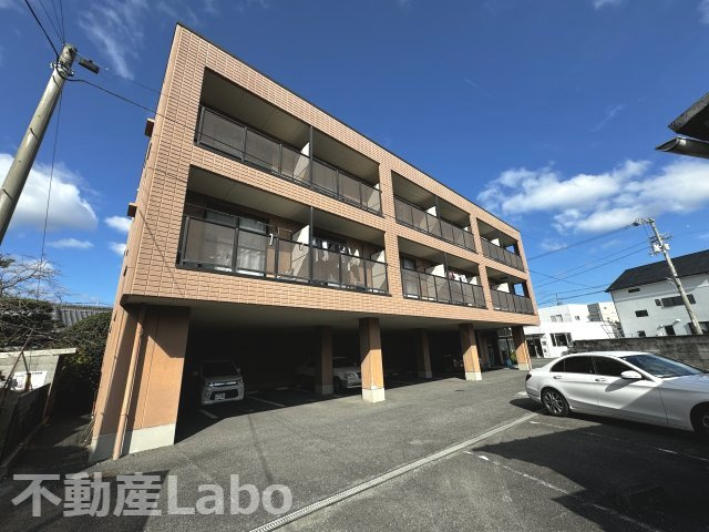 フィネス阿部の駐車場