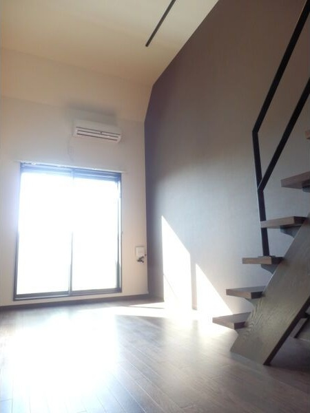 Ampio志賀本通の居間・リビング