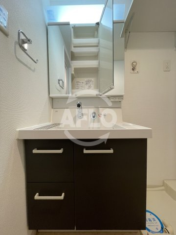 エステムコート新大阪ナイングランブライトの独立洗面台|エステムコート新大阪Ⅸグランブライト　洗面台