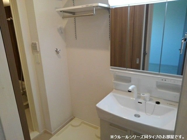 ニューサンライズの洗面所|ゆったりとスペースのある洗面所