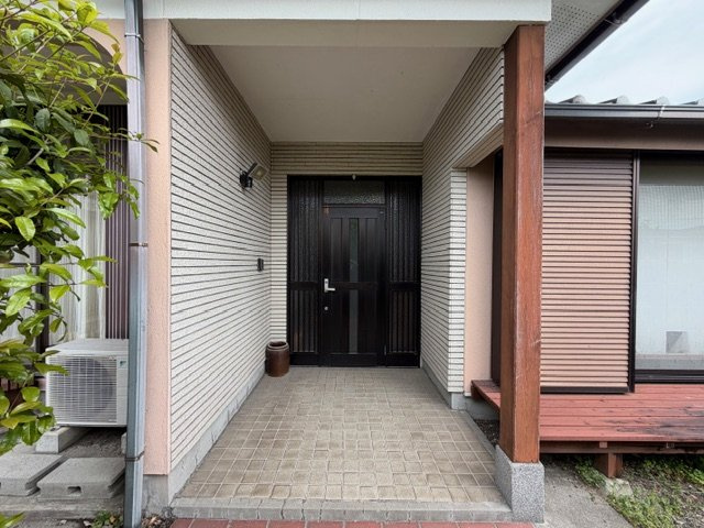 都城市鷹尾３丁目の中古一戸建の玄関