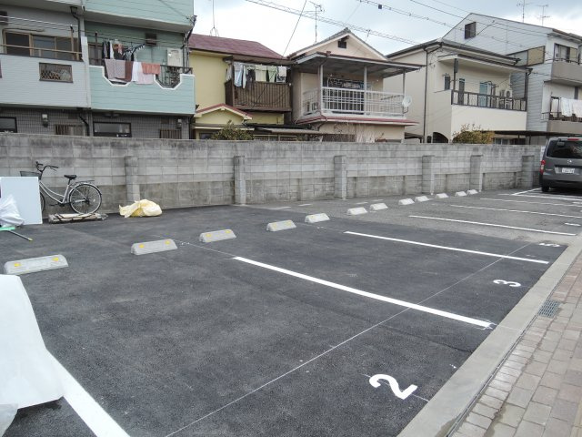 ラペーシュKINOの駐車場
