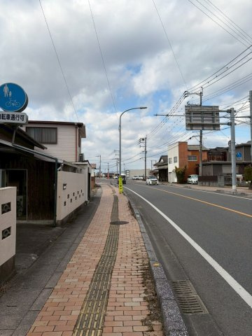 朝倉市甘木横内町　売り土地の前面道路含む現地写真