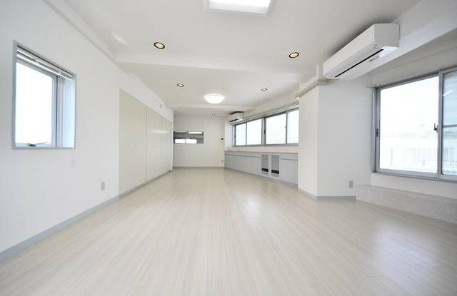 大和ビルの寝室